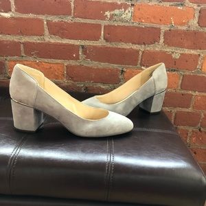 Women’s Light Gray Suede Nine West Round Toe, Block Heeled Pump, Size 9